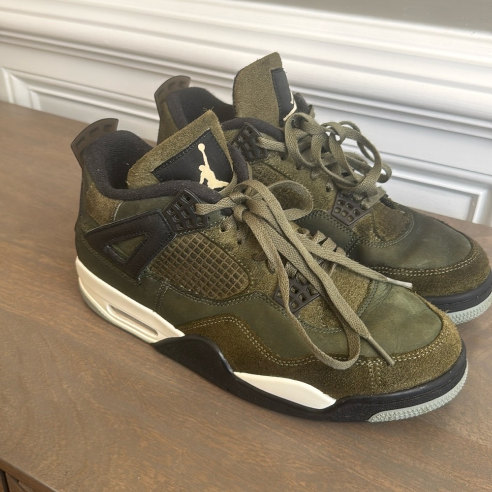 Jordan 4 Retro SE
Craft Medium Olive